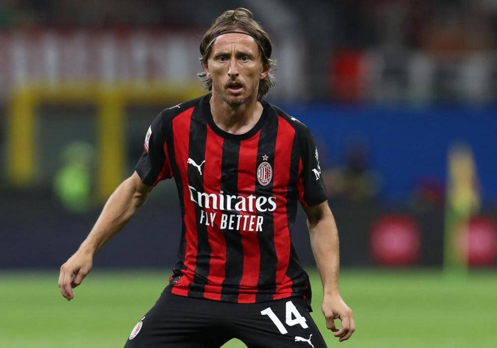 球星任意球脚法惊艳亮相