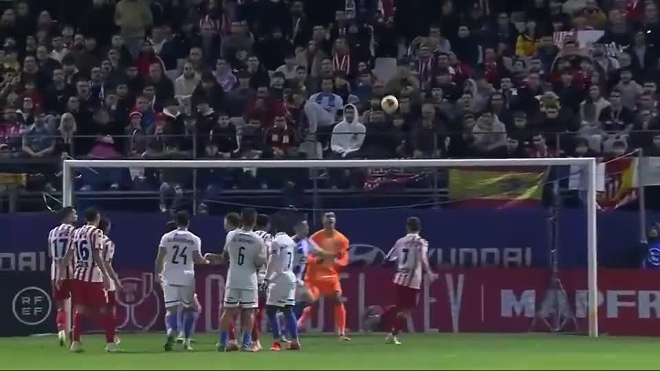 格纳布里：凯恩在防守中表现出色，进球归功于球队定位球教练