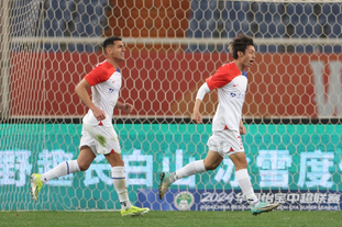 带领桑托斯成功逃离降级区，内马尔赛后动情落泪