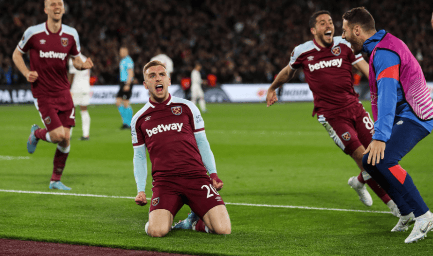 杜兰特远投三分命中，全场欢呼