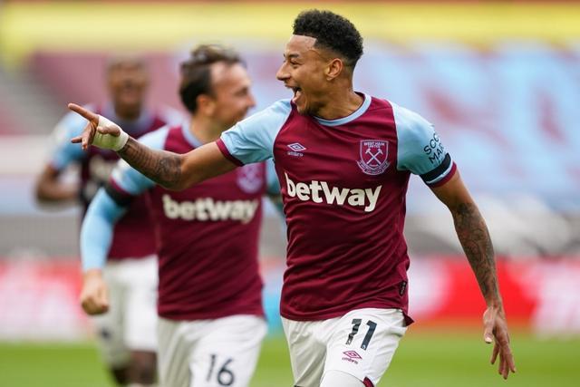 前锋连续助攻带动全队节奏