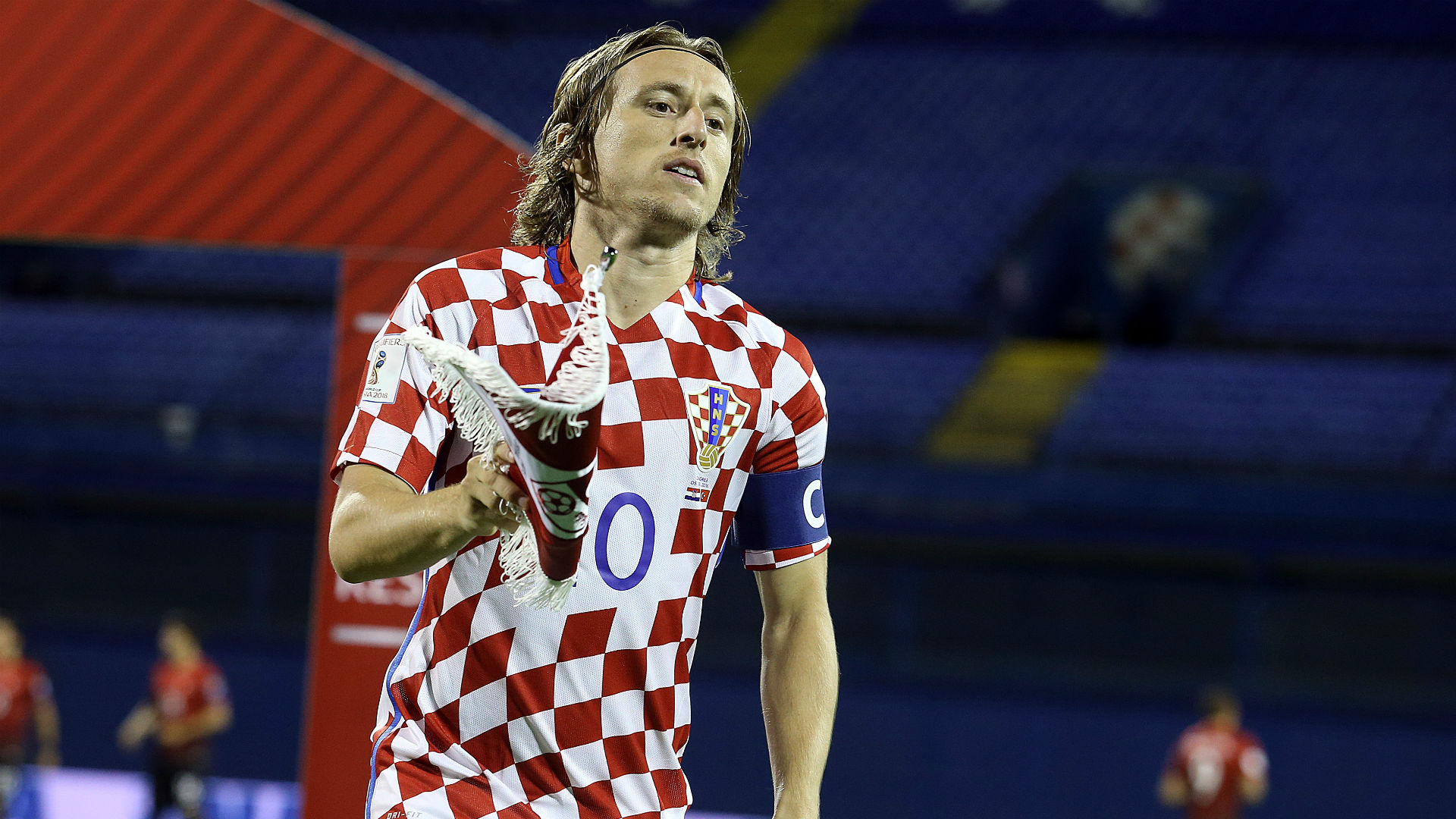 NBA交易市场最新动态：火箭完成签约,